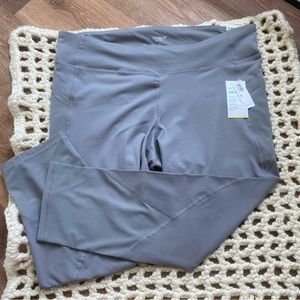NWT Old Navy Active Crop Leggings